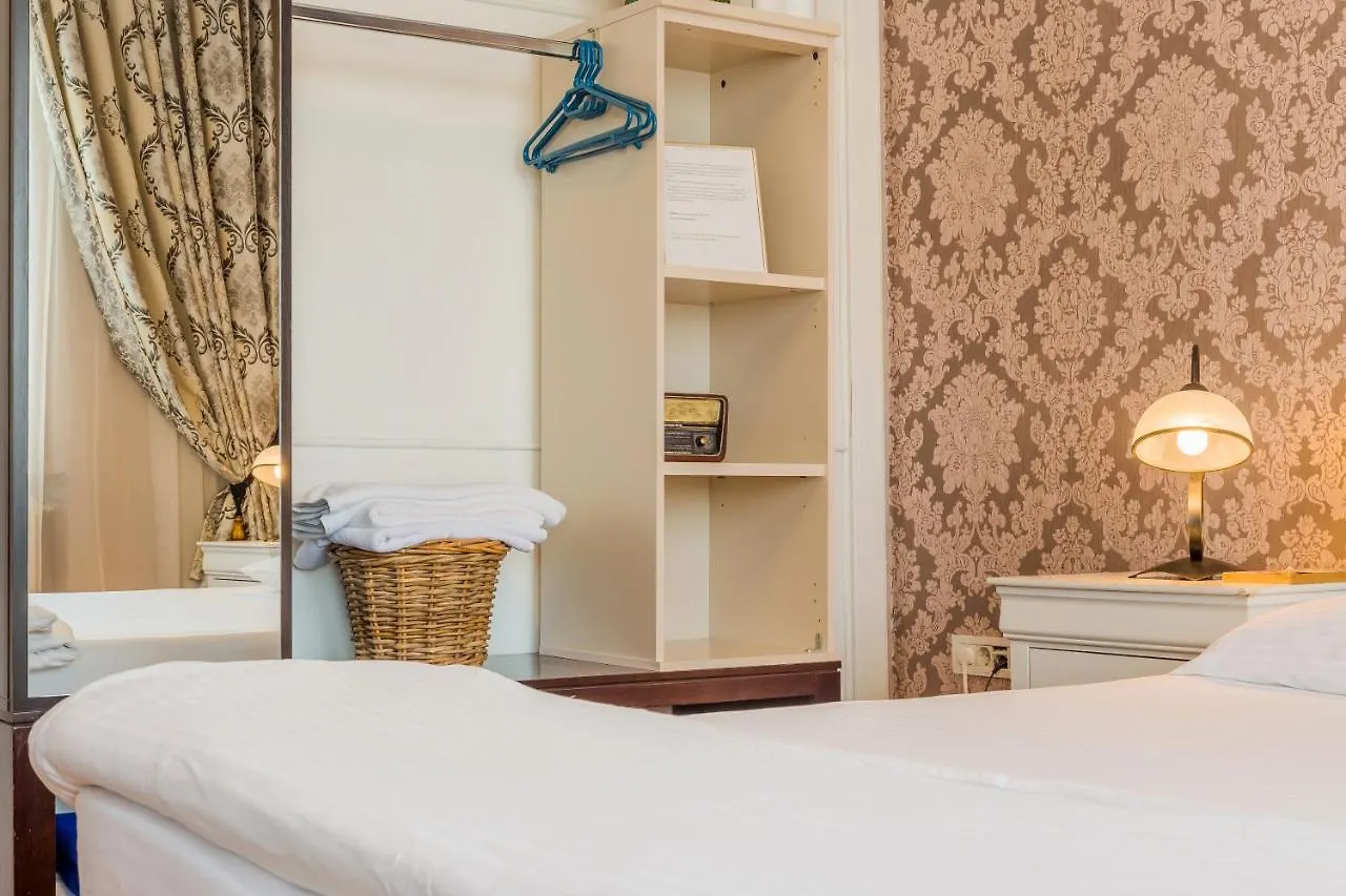 Deluxe Cismigiu Park Apartment Bucharest